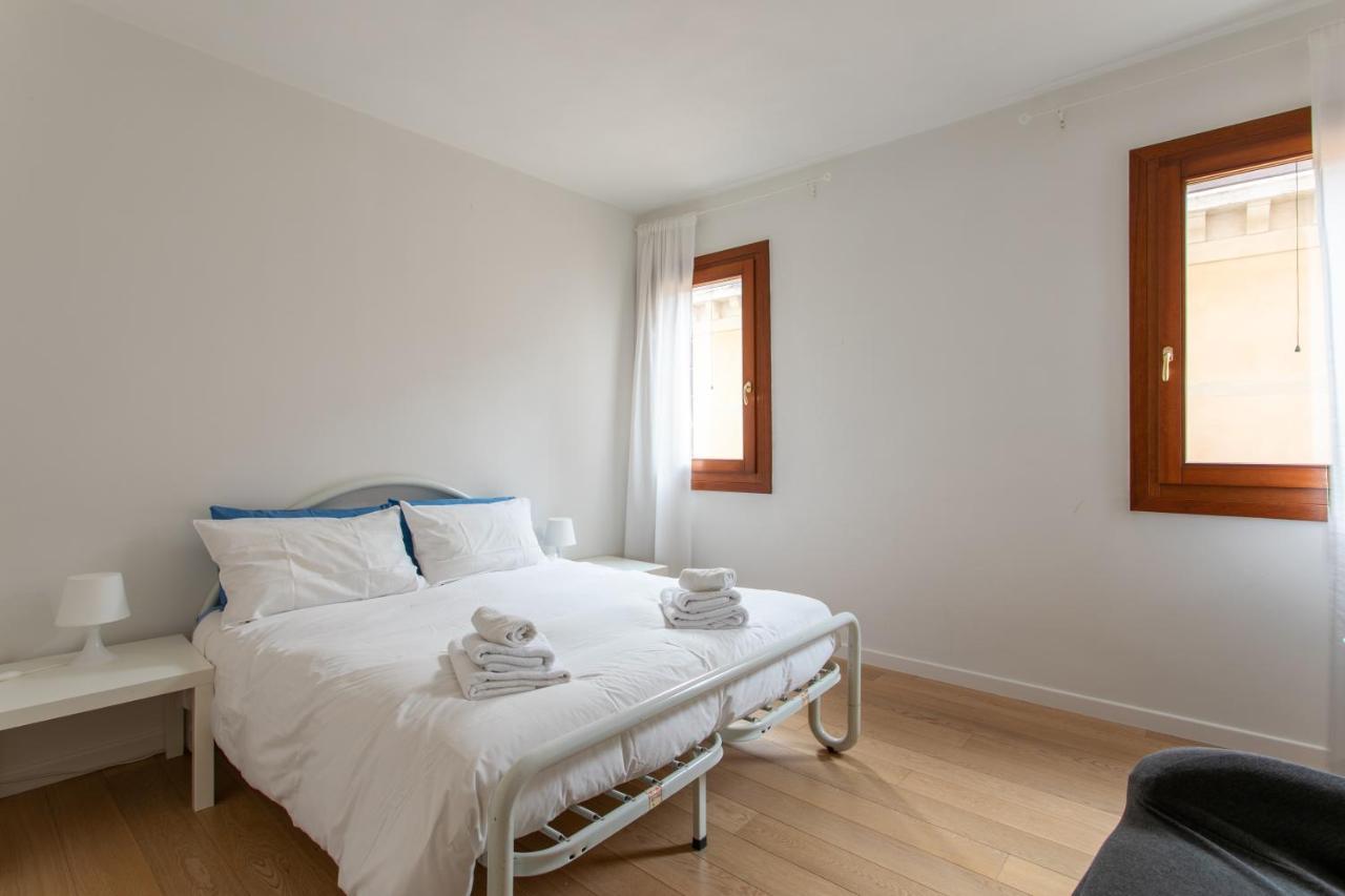 Venice Lance With Lift, 2 Minutes Walk From The Train Station Ngoại thất bức ảnh