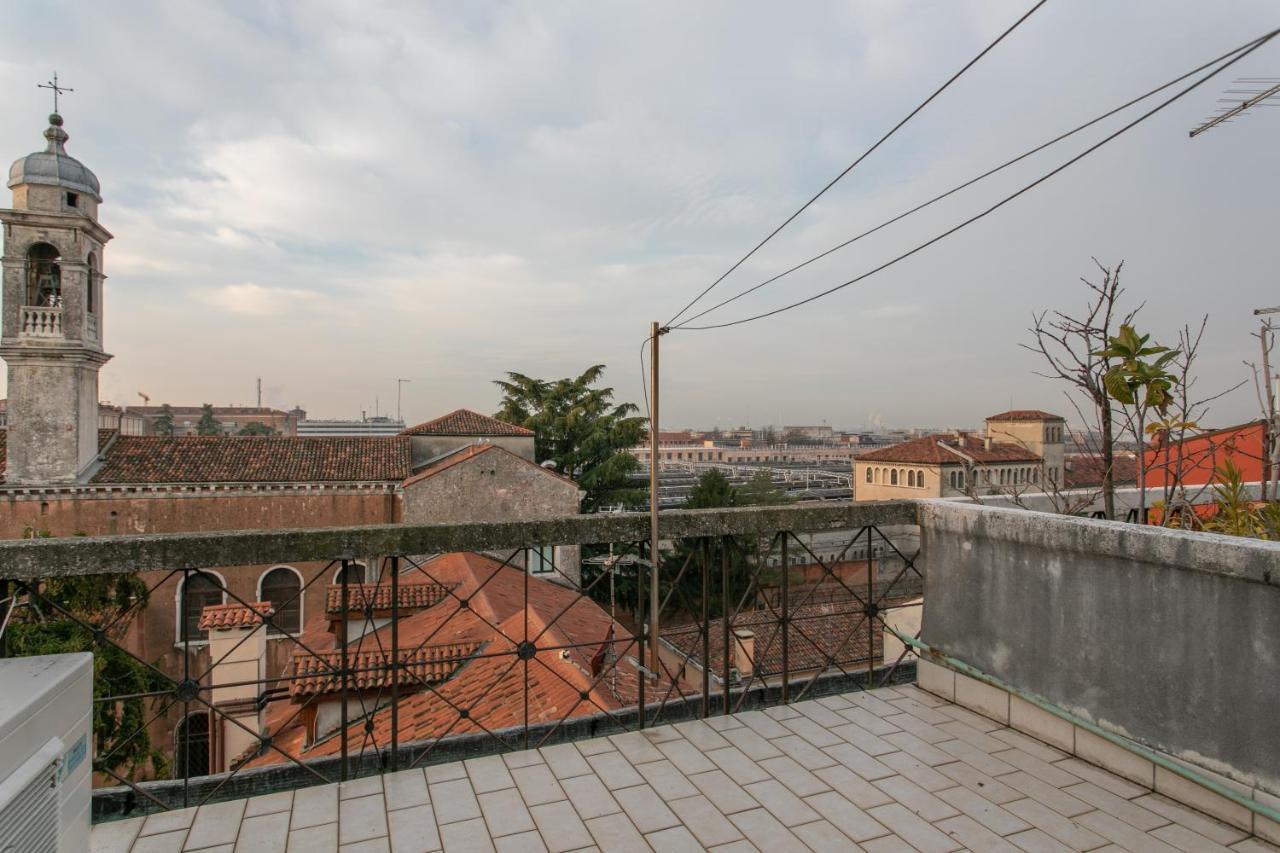 Venice Lance With Lift, 2 Minutes Walk From The Train Station Ngoại thất bức ảnh