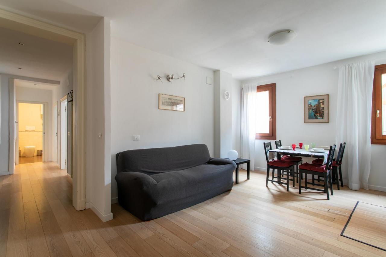 Venice Lance With Lift, 2 Minutes Walk From The Train Station Ngoại thất bức ảnh