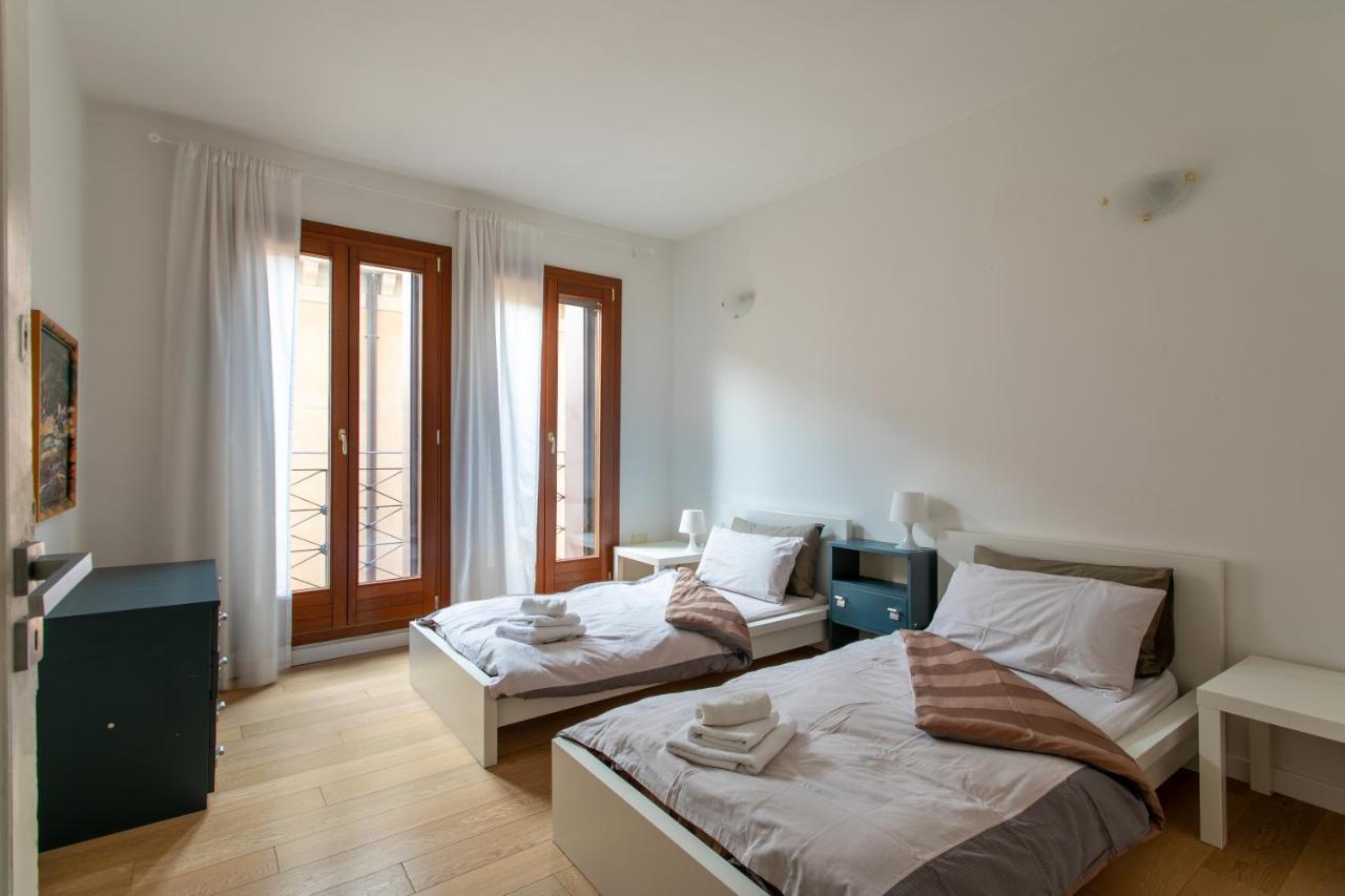Venice Lance With Lift, 2 Minutes Walk From The Train Station Ngoại thất bức ảnh