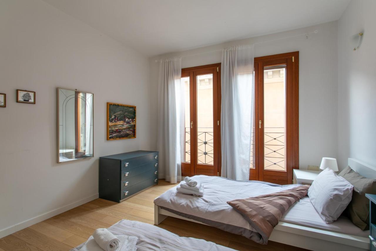 Venice Lance With Lift, 2 Minutes Walk From The Train Station Ngoại thất bức ảnh
